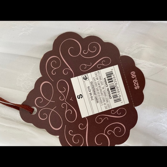 White blouse - Picture 2 of 2